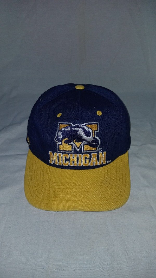 Producto - 90s MCAA Michigan Wolverinas embroidered spell out moscot logo snapback cap. - 0