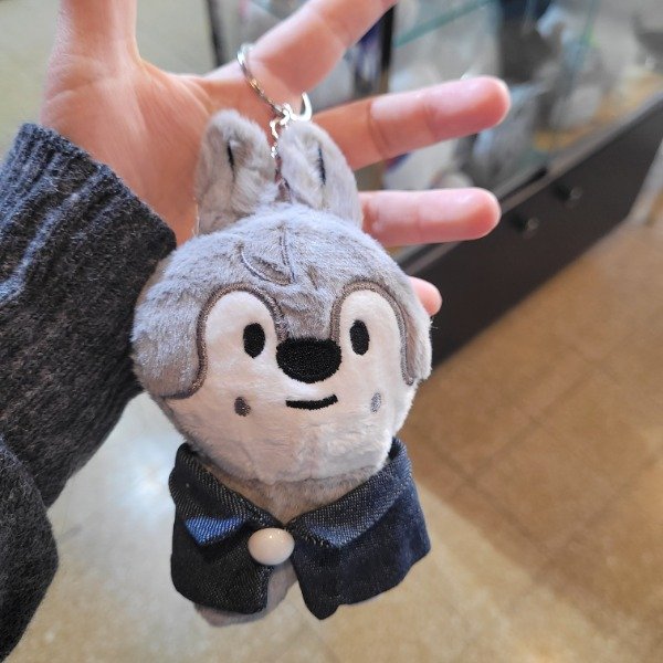 Producto - LLAVERO PELUCHE WOLFCHAN CAPA  SKZOO