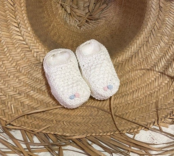 Producto - Escarpin hilo blanco con detalle celeste y rosa