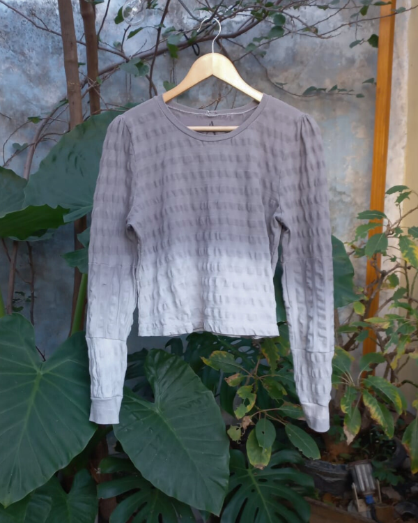 Producto - Buzo degradé gris de oscuro a claro CORTO