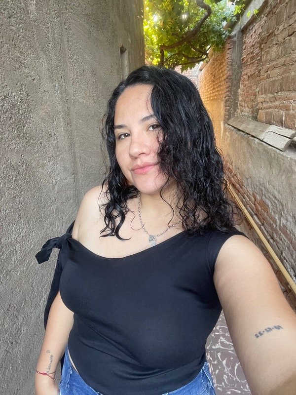 Producto - Top Asimétrico con moño negro