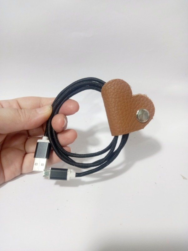 Producto - Corazón organizador de cables Suela