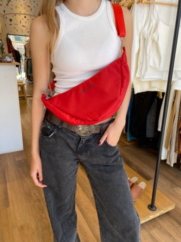 Producto - Riñonera roja impermeable Ullrica