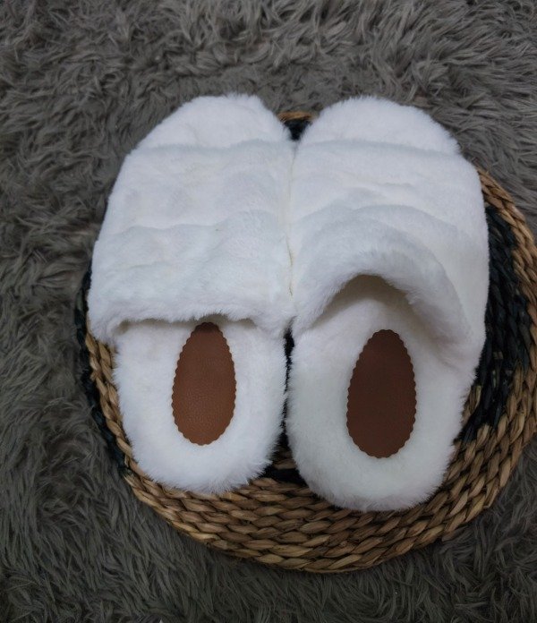 Producto - Pantufla Puntera abierta blanca peluche