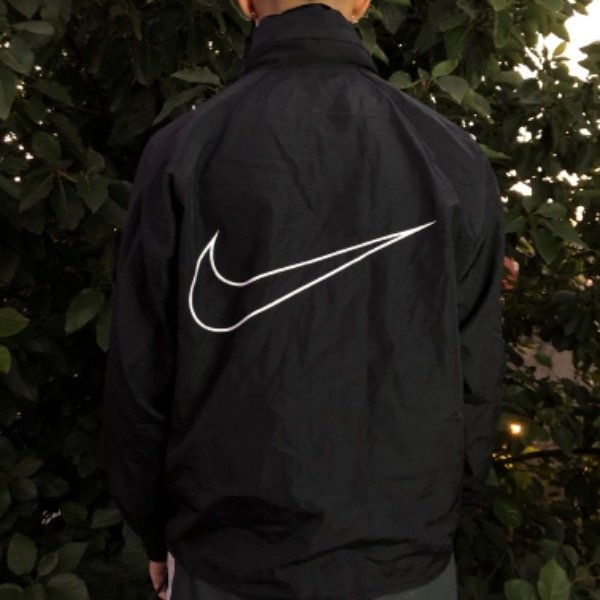 Rompeviento retro Nike Swoosh M
