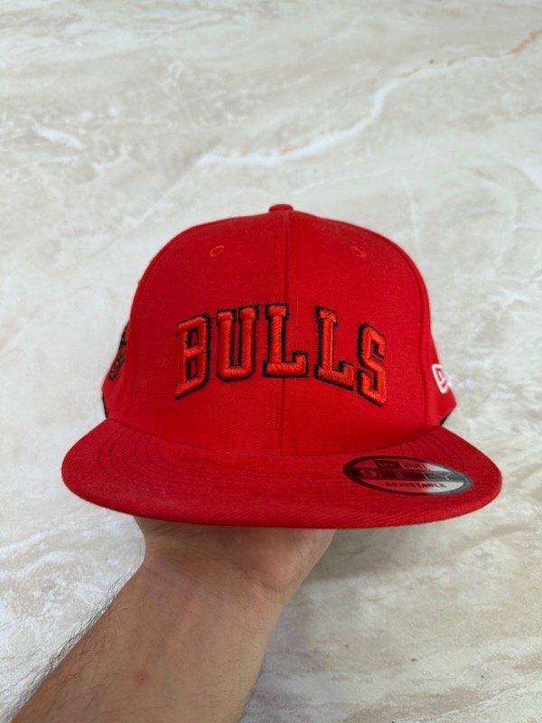 Producto - Gorra Cerrada Bulls