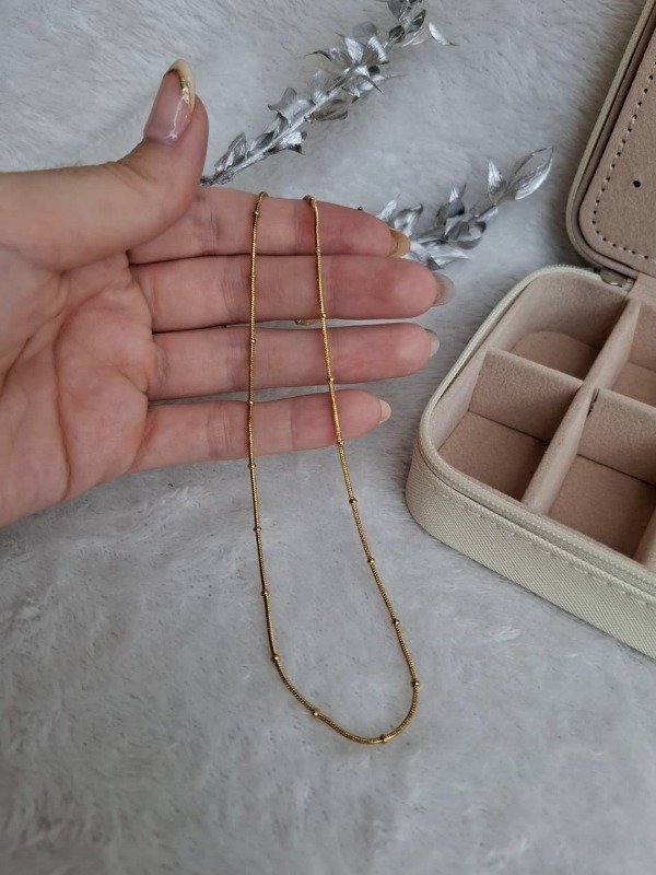 Producto - cadena dorada con pelotitas