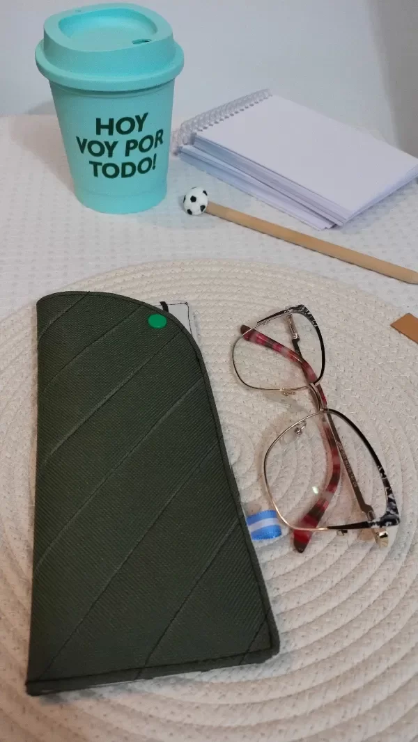 Producto - ESTUCHE PORTA ANTEOJOS VERDE MILITAR - 0