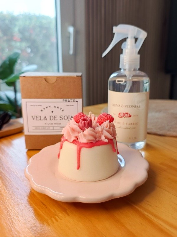 Producto - Box Aromático: Vela Pastel + Plato flor + Aromatizante + Tarjeta Dedicatoria - 0