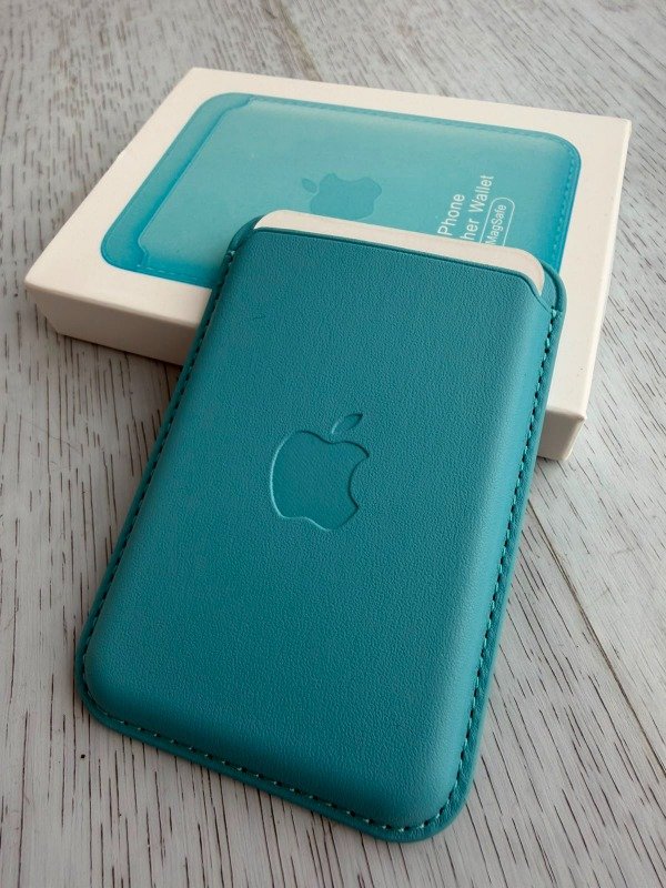 Producto - Wallet Magsafe con logo celeste