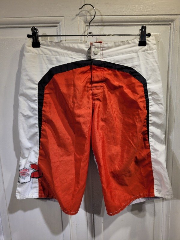 Producto - Traje de baño ALPINE SKATE blanco y rojo Talle 14 años - PRECIO: 15X