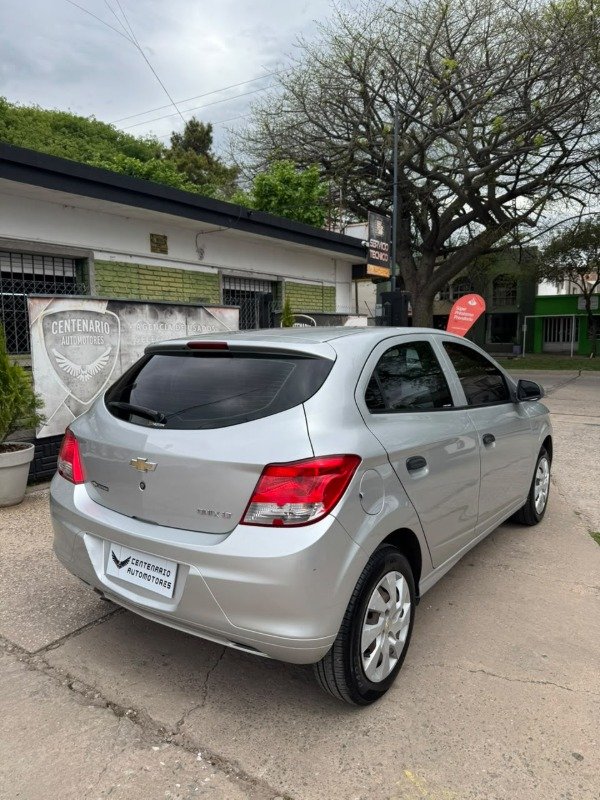 Producto - Chevrolet Onix 1.4 LT MT 2016 - 5