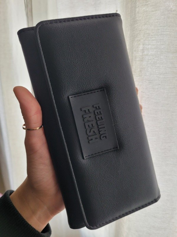 Producto - Billetera tipo sobre total black - Trendy