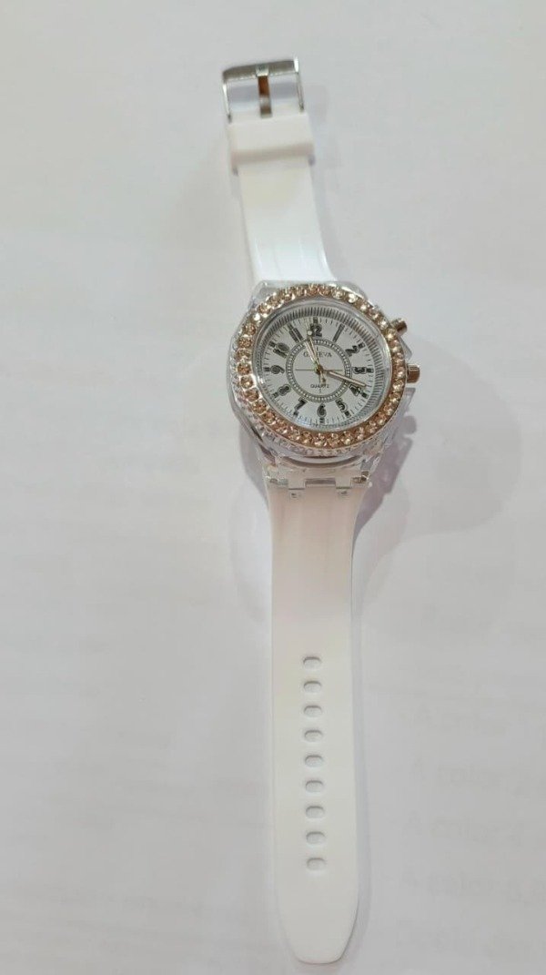 Producto - RELOJ GENOVA CON LUZ Y BRILLO