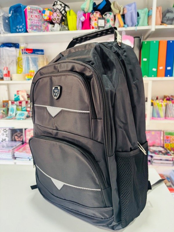 Producto - Mochila negra escolar