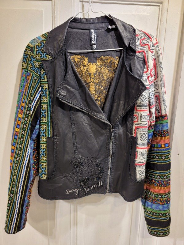 Producto - Blazer DESIGUAL ecocuero y estampados Talle S - PRECIO: 24X