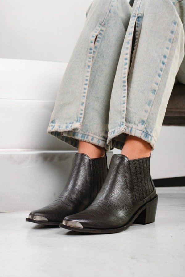 Producto - BOTA NIVUS NEGRA