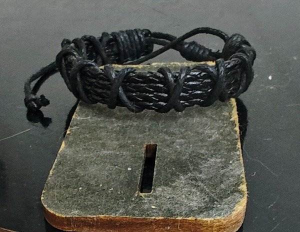 Producto - Pulseras Eco Cuero Negra Tiras Trenzadas y tiras en cruz Regulable