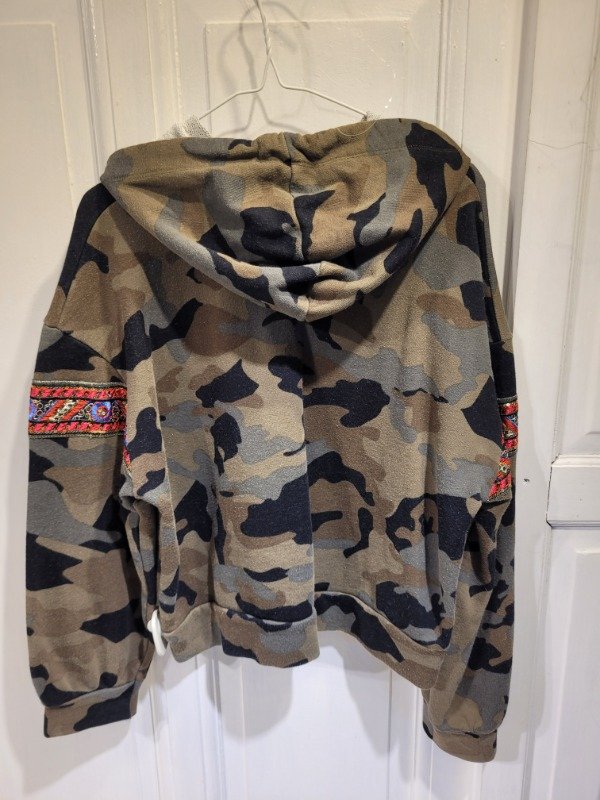 Producto - Buzo ZARA camuflado hoodie Talle S - PRECIO: 40X - 1