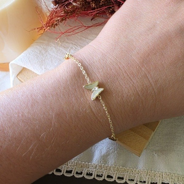 Producto - Pulsera Ac.Dorado con dije mariposa nacarada y punto de luz