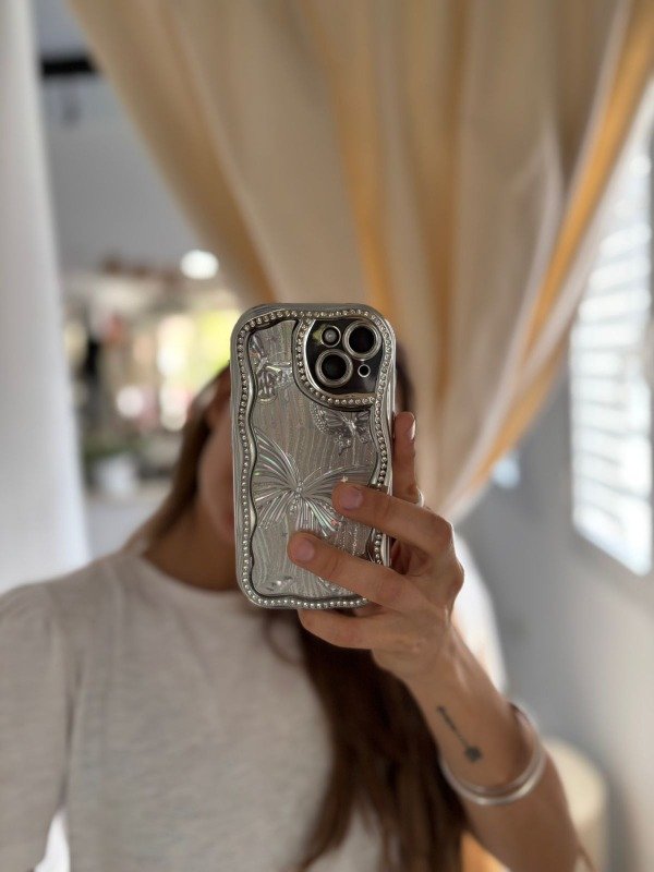Producto - Funda mariposa (Iphone 16 Pro Max)