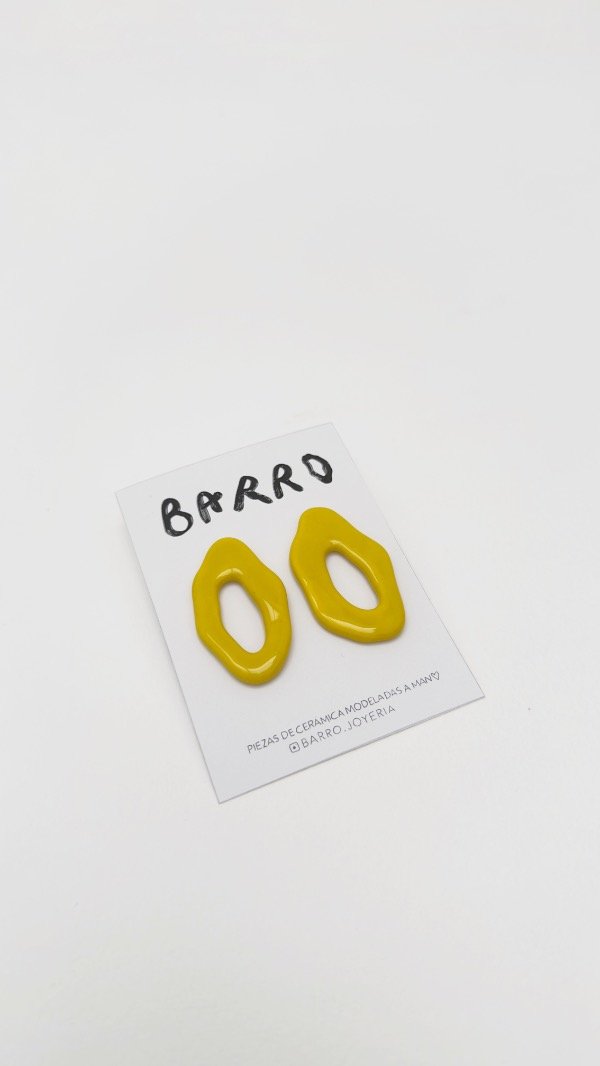 Producto - Arete amarillo perforado