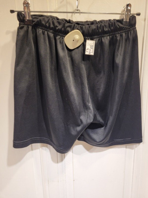 Producto - Short PRIDE deportivo negro CAE Talle 14/16 años - PRECIO: 9X - 1
