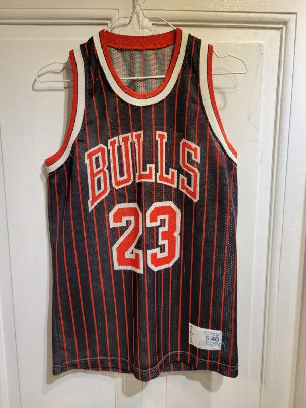 Producto - Musculosa ATHLON Bulls negro y rojo Talle S - PRECIO: 16X