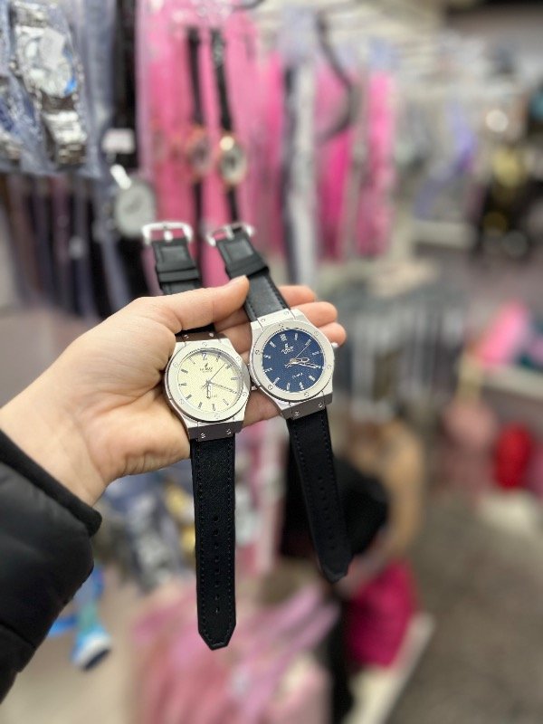 Producto - Reloj masculino malla tipo cuerina fondo blanco o azul