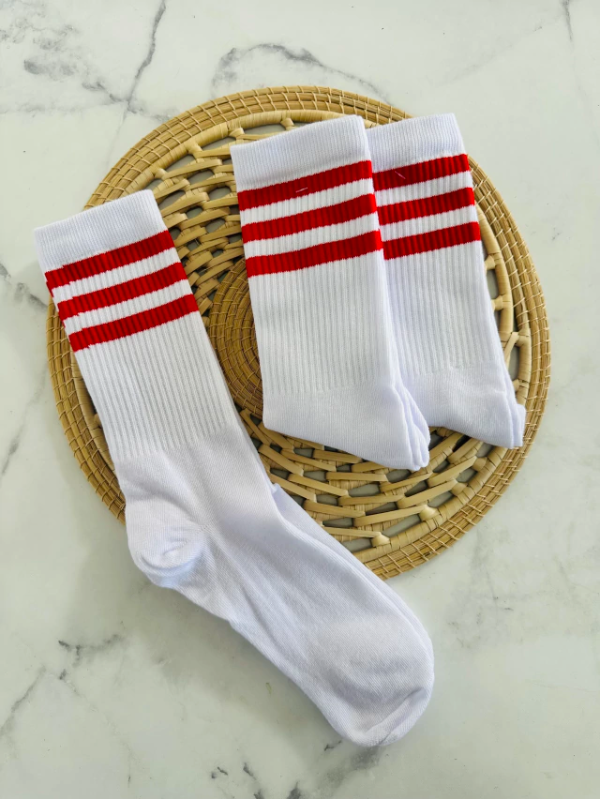 Producto - TENIS ADULTO - blanca 3 líneas rojas(doble hilado)