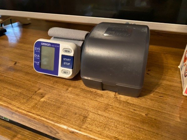 Producto - TENSIOMETRO ELECTRONICO DE MUÑECA OMRON #10368