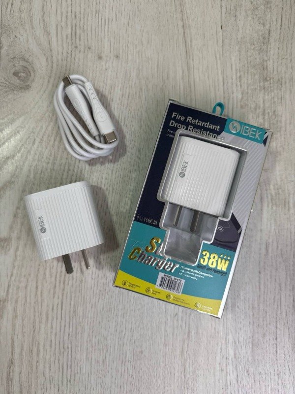 Producto - CARGADOR IBEK TRIPLE PD 25W QC 5.0 - TIPO C A TIPO C + 2 USB