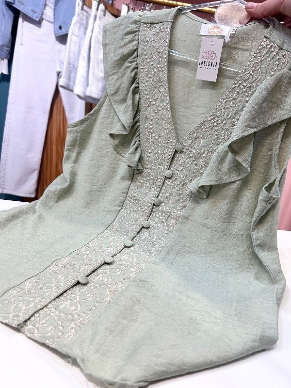 Producto - Camisa verde bordada