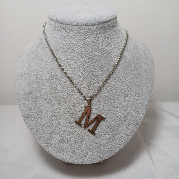 Producto - collar letra M