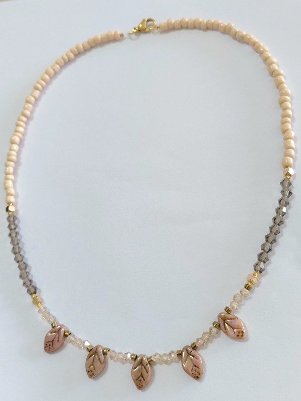 Producto - Collar Acero Dorado con Hojitas en tono Rosa - 1