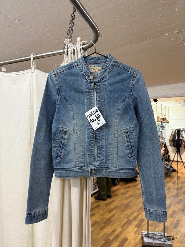 Producto - Campera victor troops