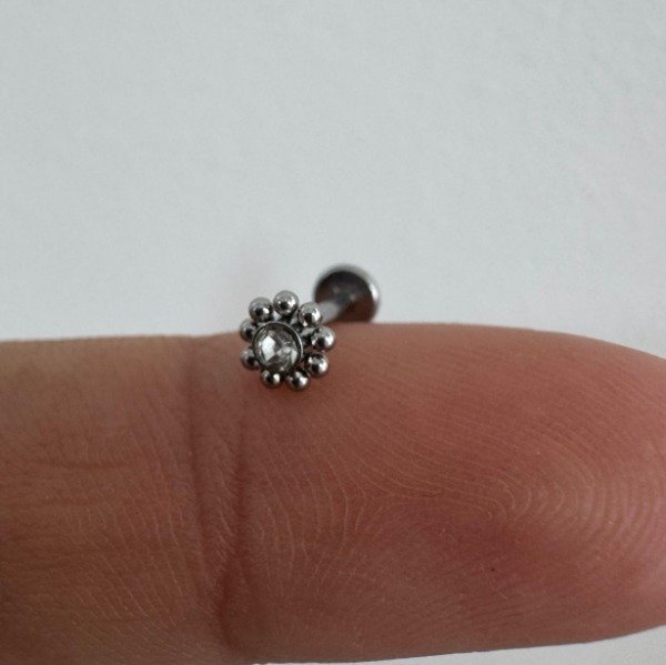 Producto - PIERCING ROSCA INTERNA FLOR BALI CON BRILLO