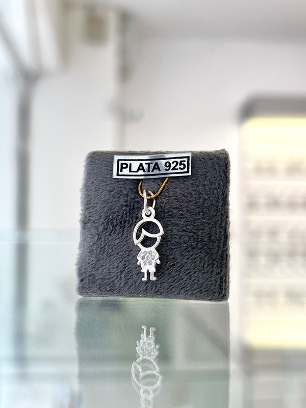 Producto - Dije niño mediano detalles en microbrillo plata 925