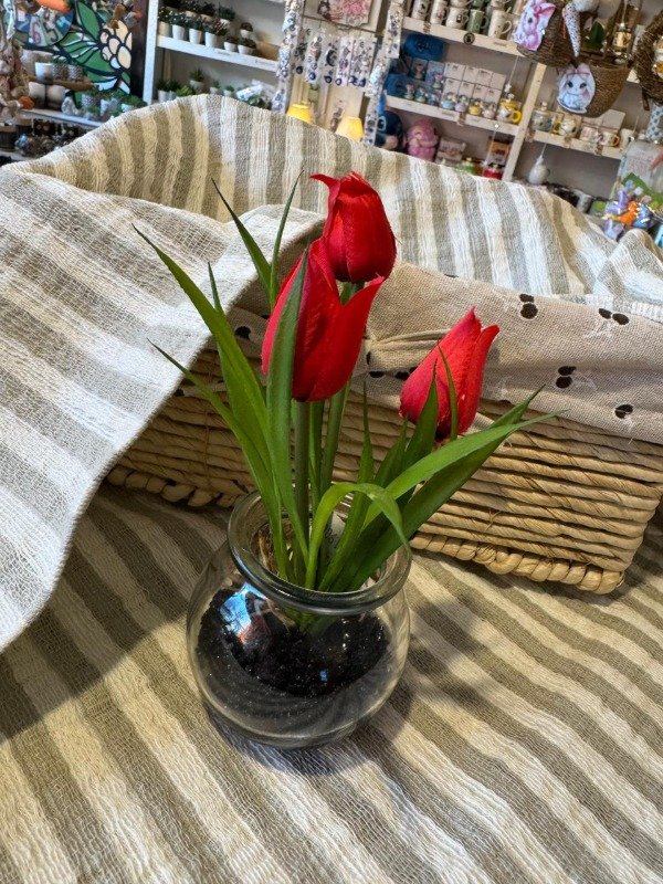 Producto - Florero mini con tulipanes rojos (Efectivo: 11.920)