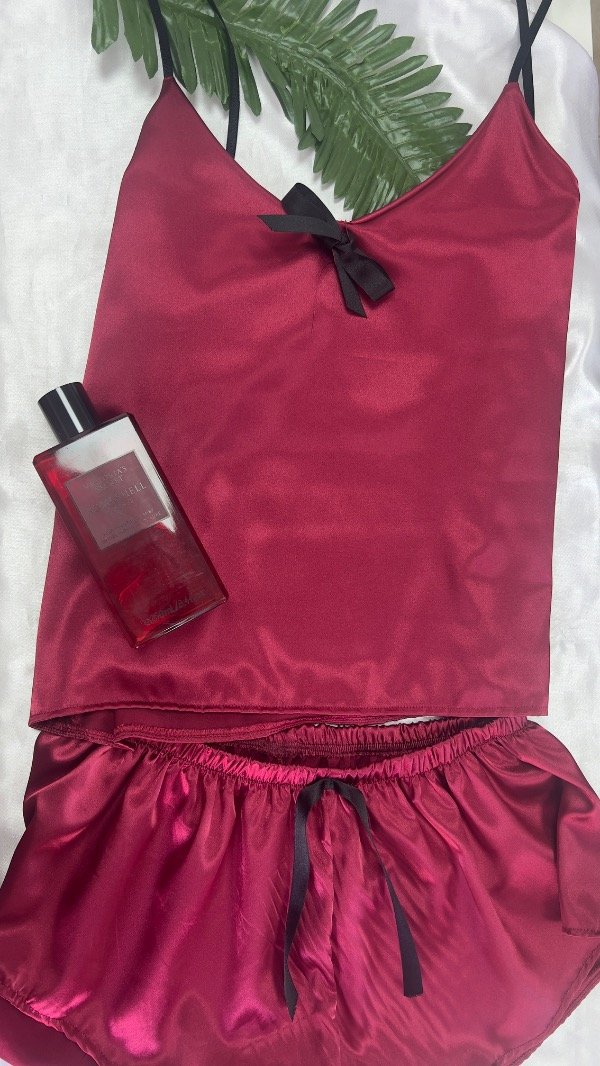 Producto - pijama bordo de raso