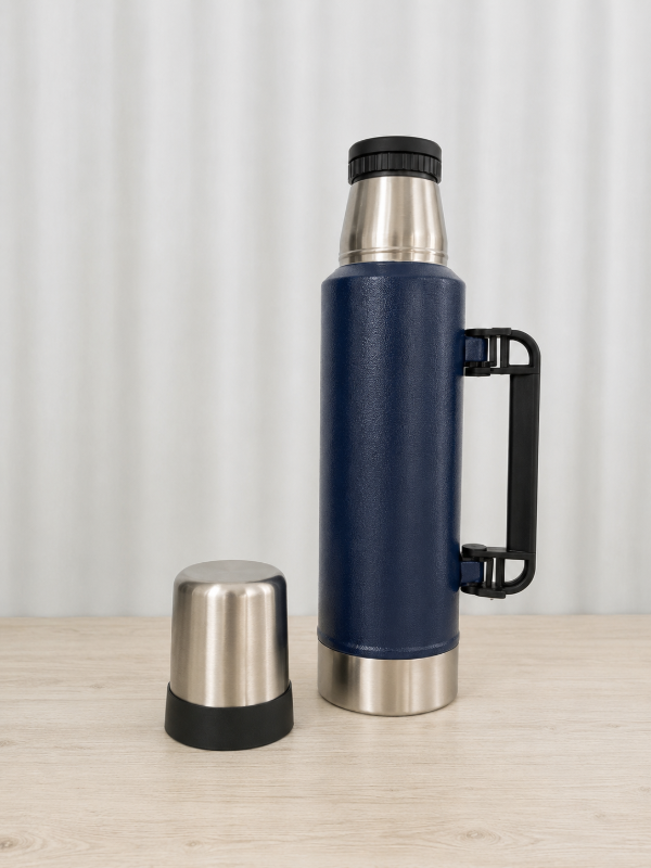Producto - TERMO TIPO STANLEY CON MANIJA 1.3L
