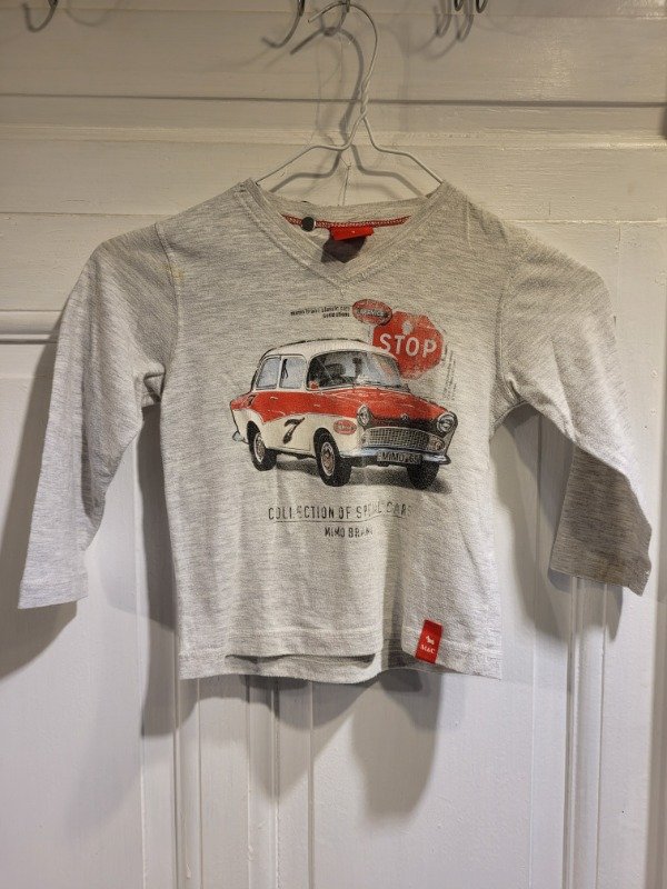 Producto - Remera MIMO gris logo auto colorado Talle 2 años - PRECIO: 7X