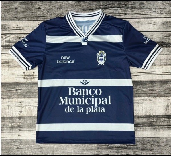 Camiseta retro de Gimnasia New Balance suplente
