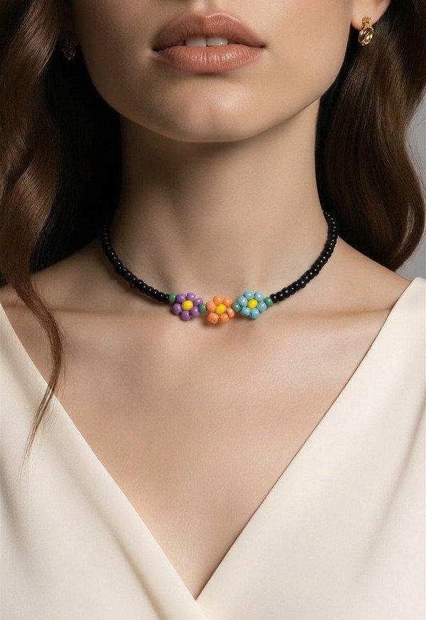 Producto - Collar corto color Negro florcitas de colores