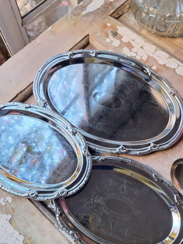 Producto - Bandeja de metal liviano