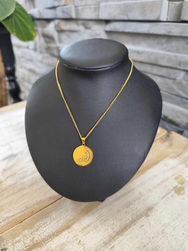 Producto - Collar san benito santo. Acero dorado