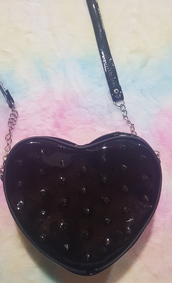 Producto - Cartera Corazón con Púas