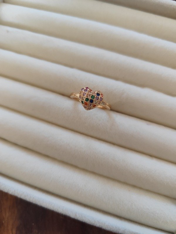 Producto - Anillo corazón multicolor. Cobre dorado.