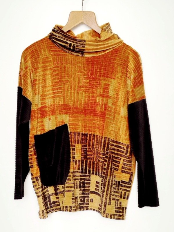 Producto - Poleron Curry -estampa Pampas en negro y naranja-