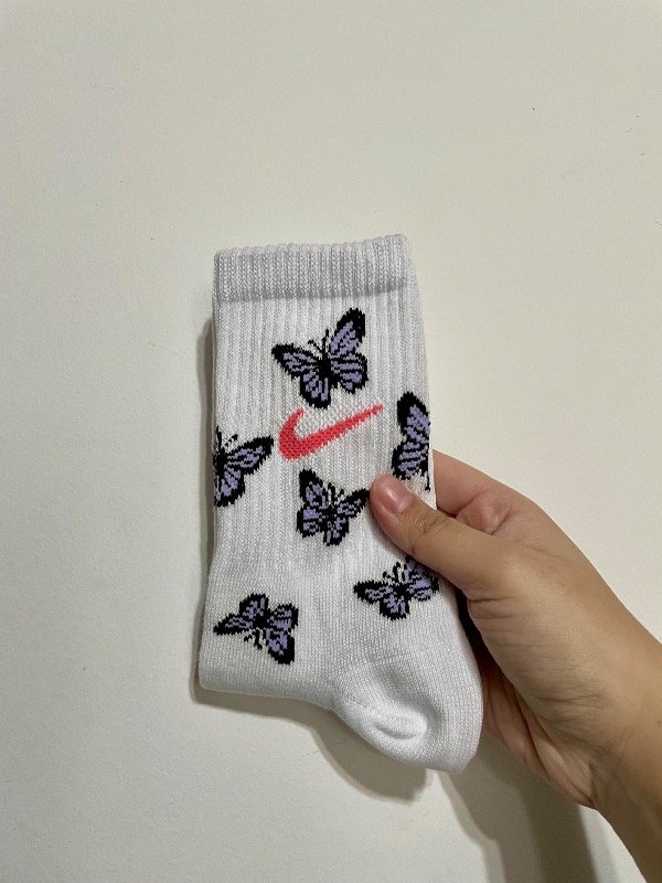 Tenis adulto Nike blanca mariposas lila pipa rosa